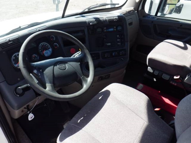 freightliner-cascadia-125-evolution-image-9