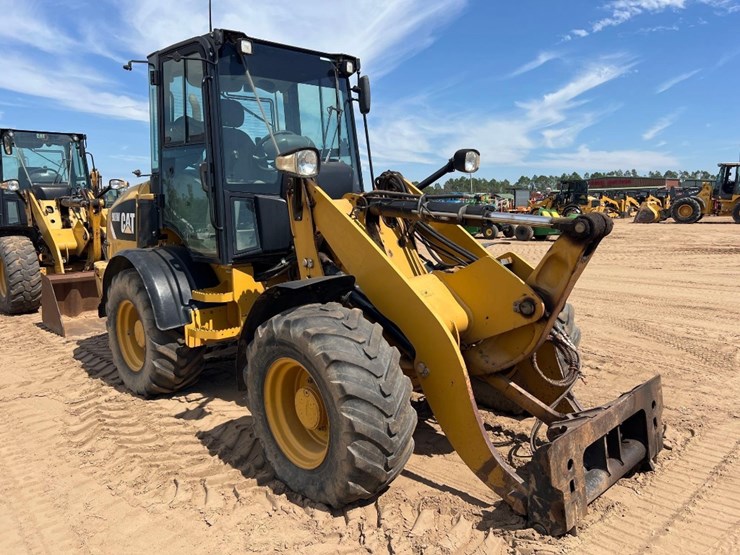 2017-caterpillar-908m-image-6