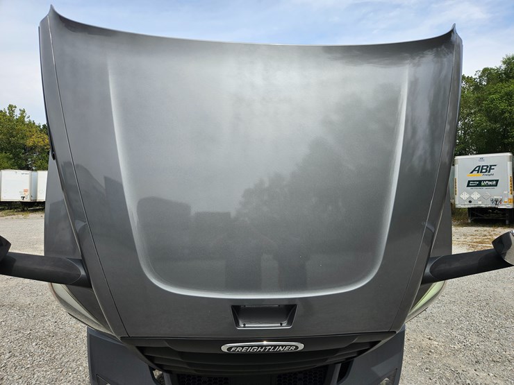 2019-freightliner-cascadia-126-image-42