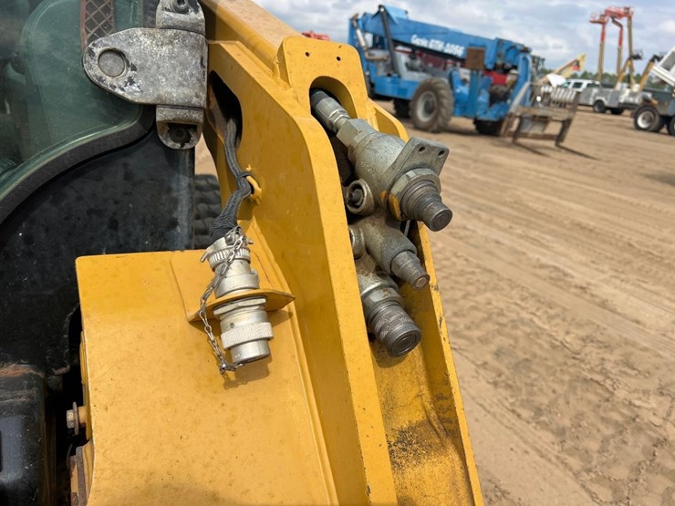 2018-caterpillar-259d-image-11