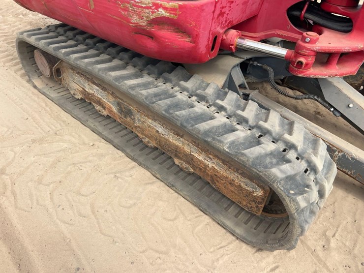 2018-takeuchi-tb240-image-14