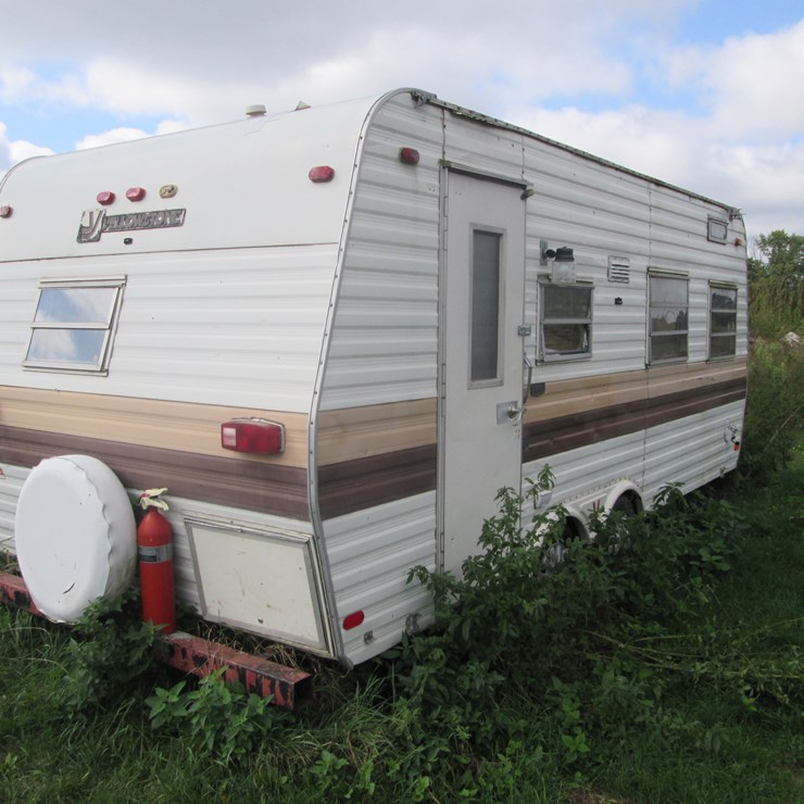 #5043 • Yellowstone 18' Camper (No Title)