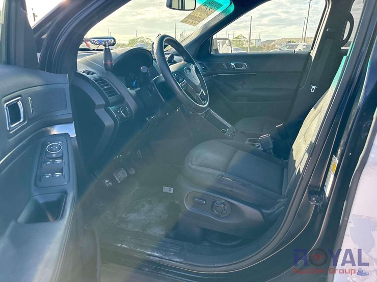 2016-ford-explorer-image-12