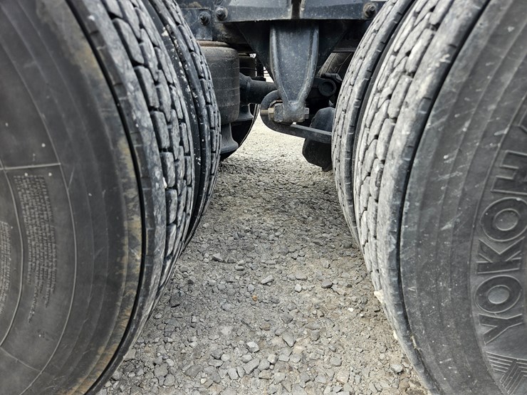 2019-freightliner-cascadia-126-image-86