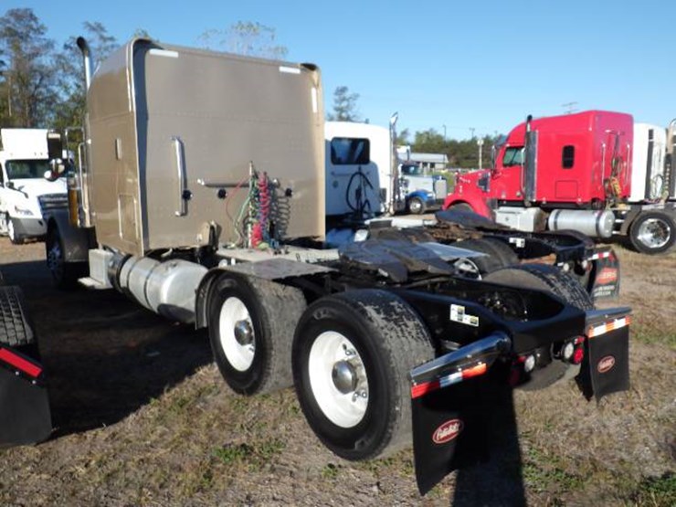 2019-peterbilt-389-image-7