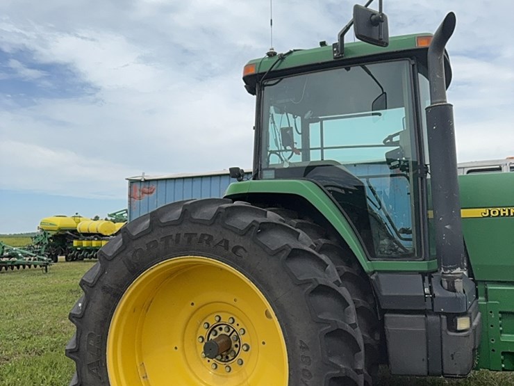 john-deere-8300-image-11