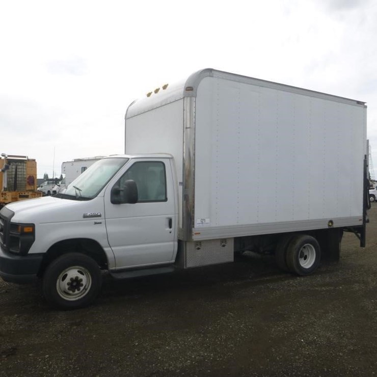 2010 FORD E450