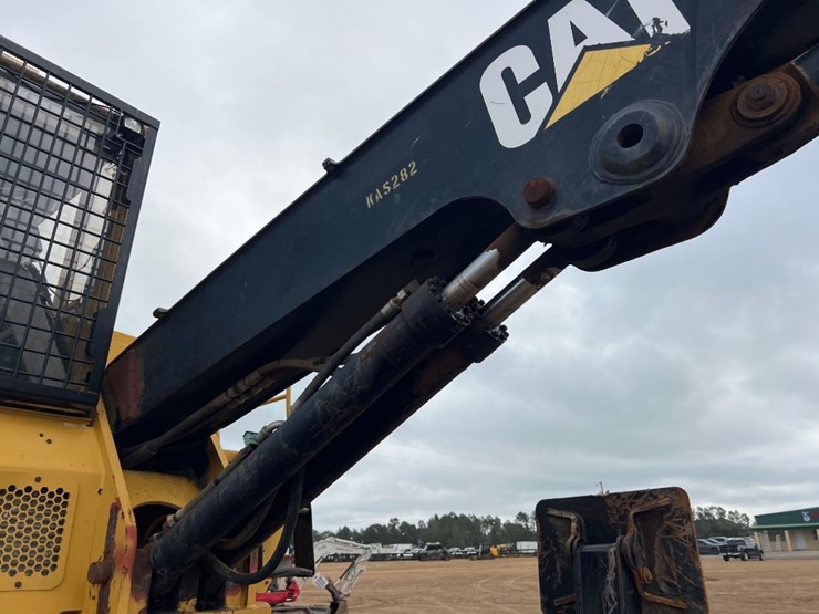 2013-caterpillar-559c-image-32