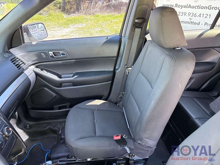 2018-ford-explorer-image-18