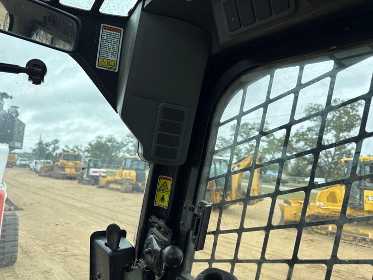 2012-caterpillar-262c2-image-23