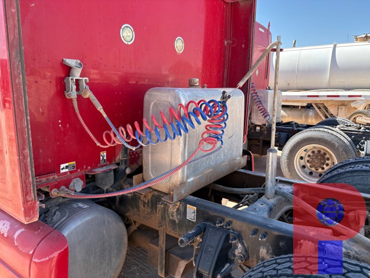 2012-peterbilt-587-image-5