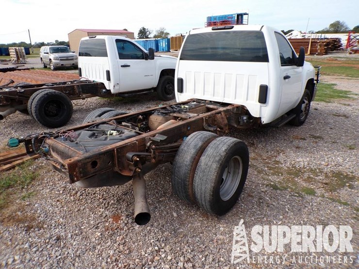 2013-chevrolet-3500hd-image-4