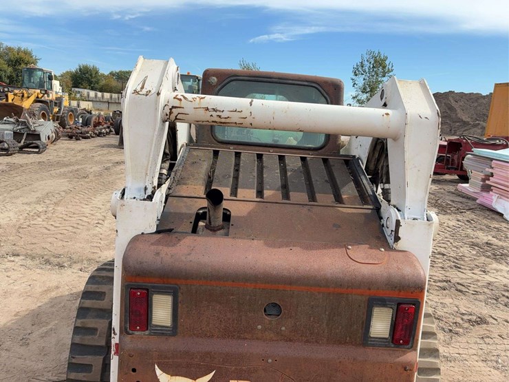 2008-bobcat-t300-image-12