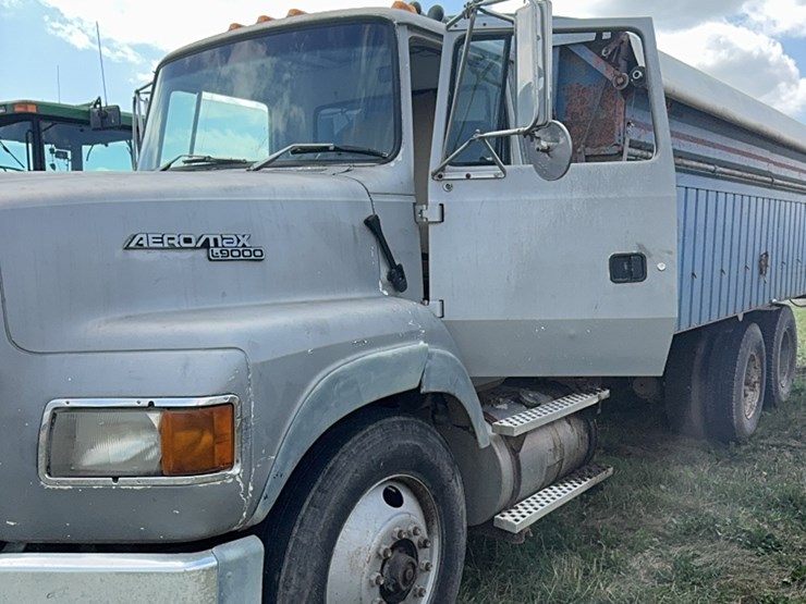1995-ford-l9000-image-26
