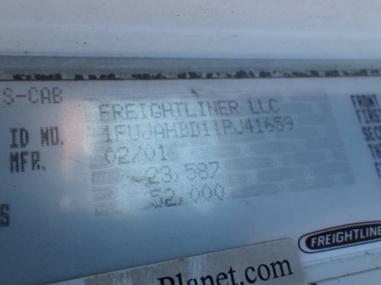 2001-freightliner-fld120-image-10