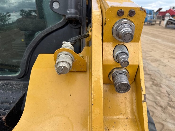 2016-caterpillar-259d-image-20