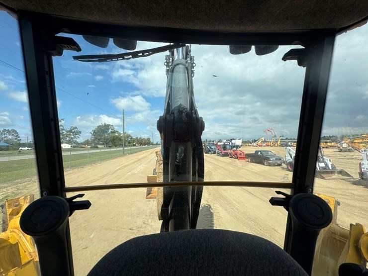2018-deere-410l-image-34
