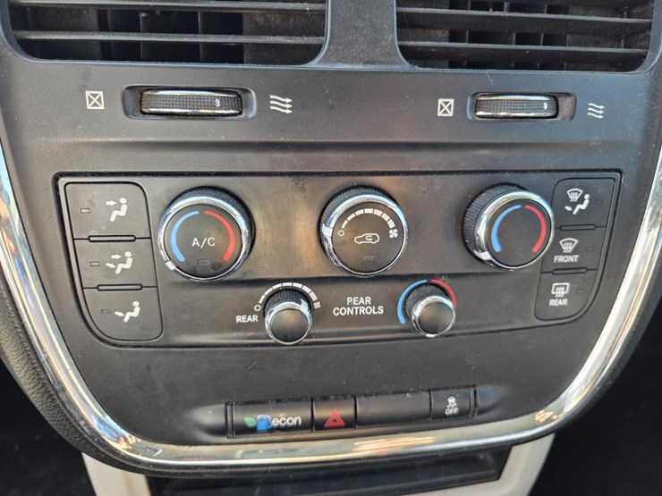 2011-dodge-grand-caravan-image-44