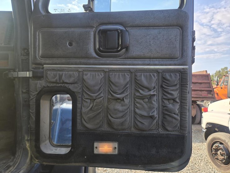 1997-mack-cl700-image-38