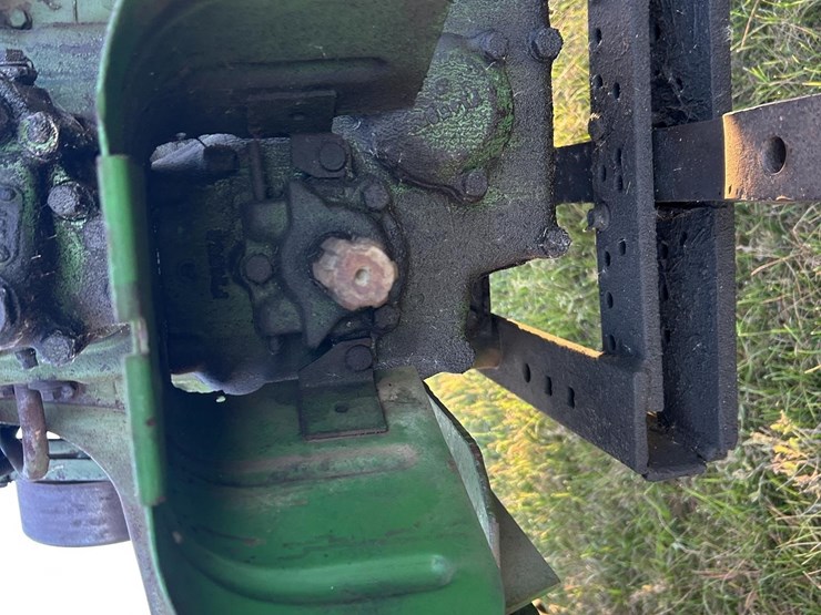 john-deere-70-image-13