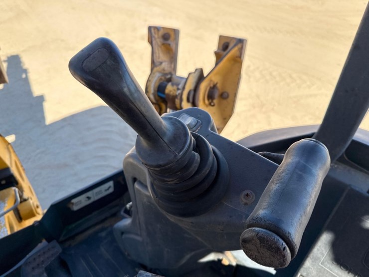 2006-deere-310sg-image-30