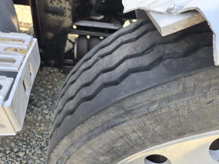 2005-mack-cl733-image-85