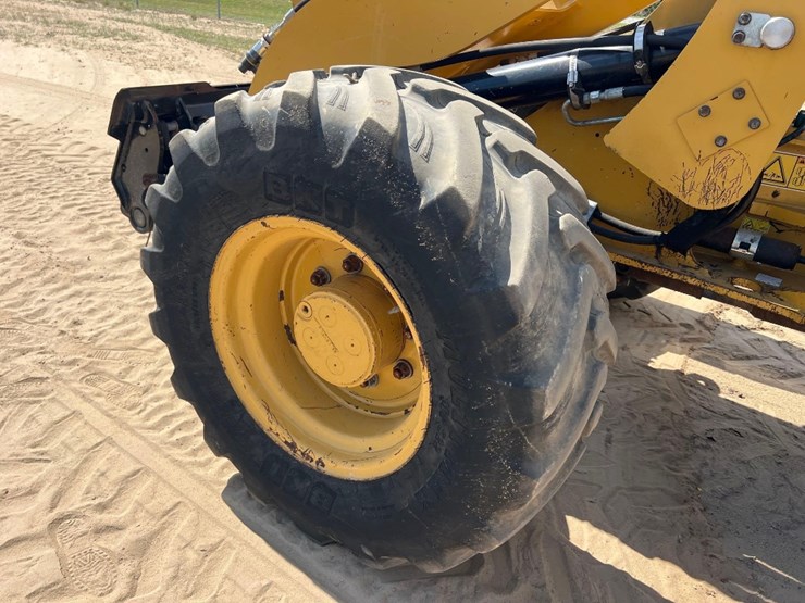 2019-caterpillar-908m-image-17