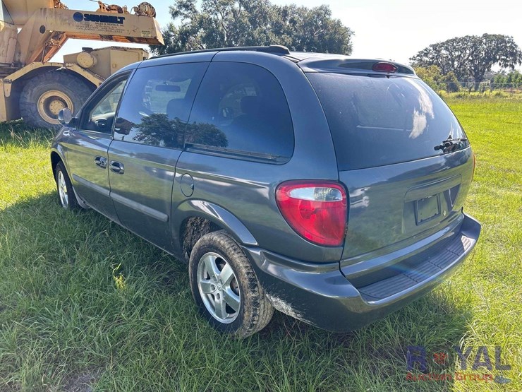 2005-dodge-caravan-image-4