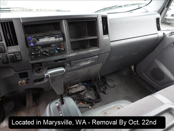 2014-isuzu-npr-hd-image-9
