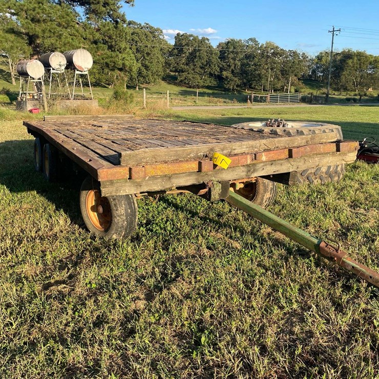 18FT JOHN DEERE TANDEM AXLE WAGON