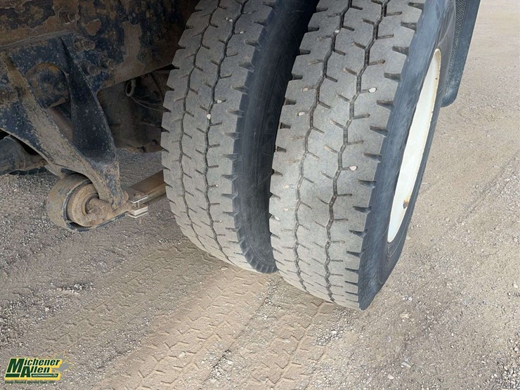 2009-international-durastar-4300-image-8