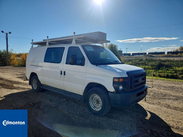 2012-ford-cargo-image-2