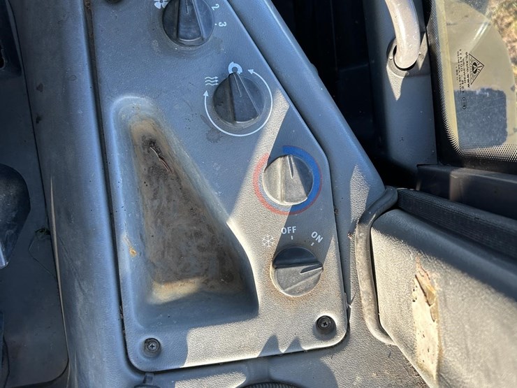 2009-volvo-l35b-image-30