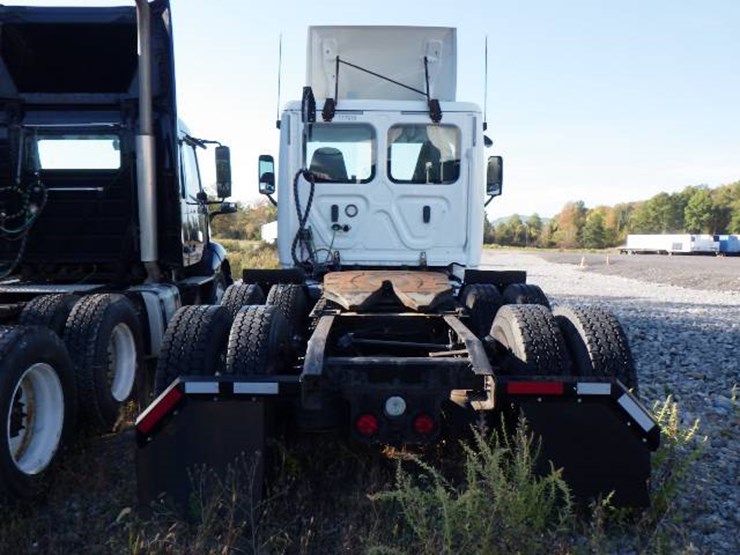 2018-freightliner-cascadia-125-image-5