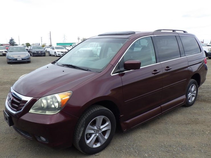 2010-honda-odyssey-image-1