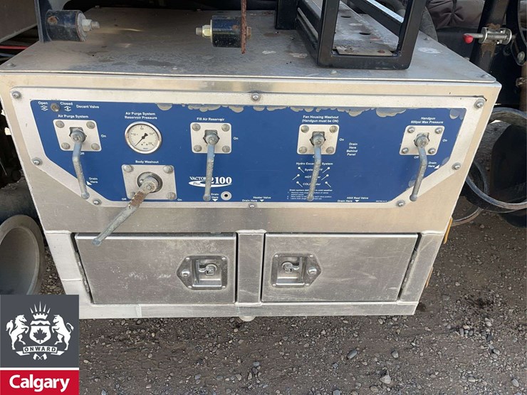 2018-freightliner-114sd-image-30