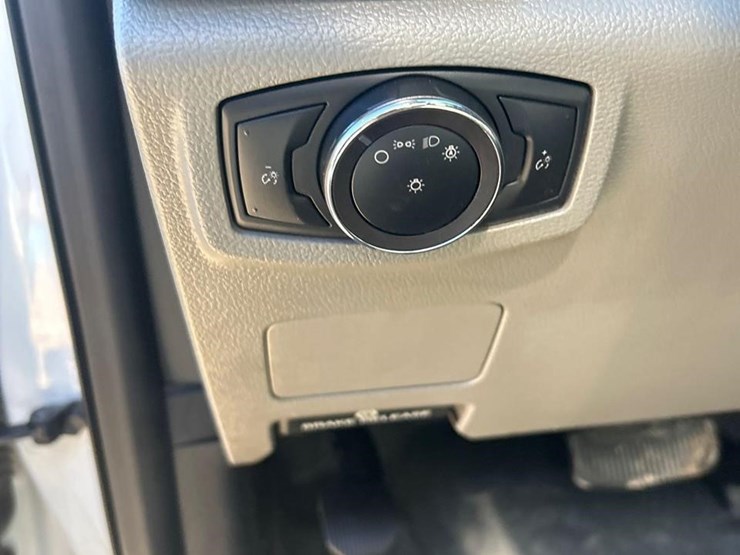 2019-ford-f350-xl-image-31