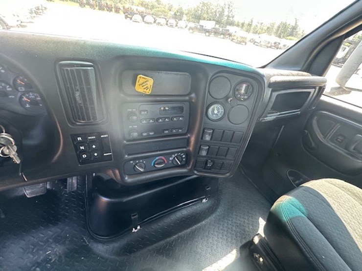 #102-•-2008-chevrolet-c8500-image-49