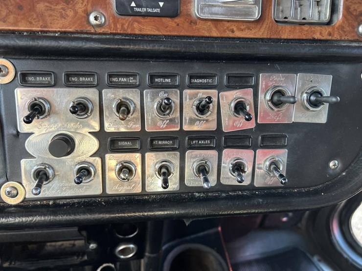 2002-peterbilt-357-image-72