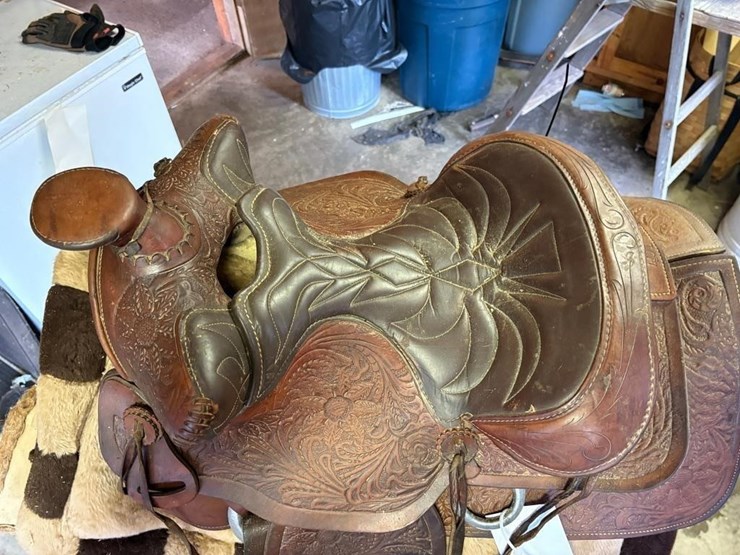 western-saddle-&-riding-chaps-image-6