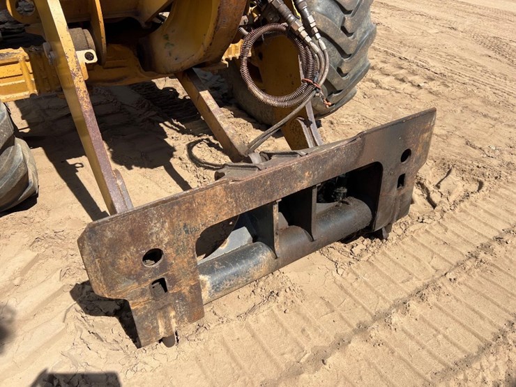 2017-caterpillar-908m-image-13