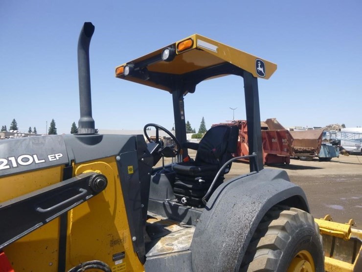 2021-deere-210l-image-6