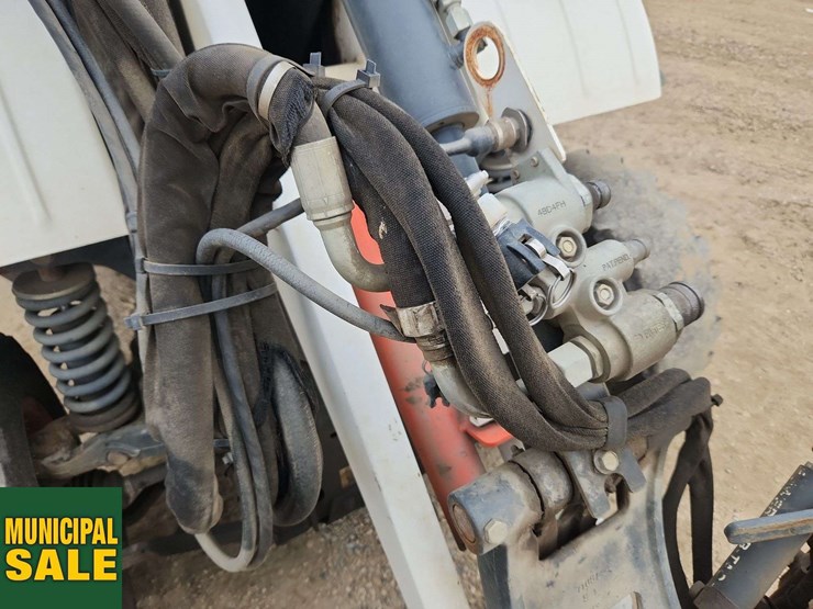 2014-bobcat-toolcat-5600-image-31