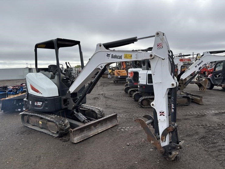 2019-bobcat-e32i-image-2