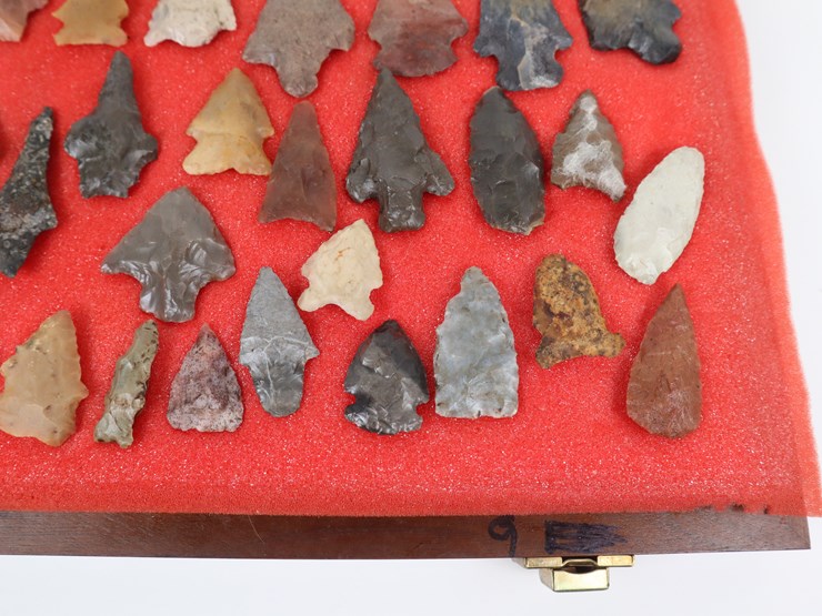 #67-•-#4173-•-(52)-framed-native-american-artifacts-image-5