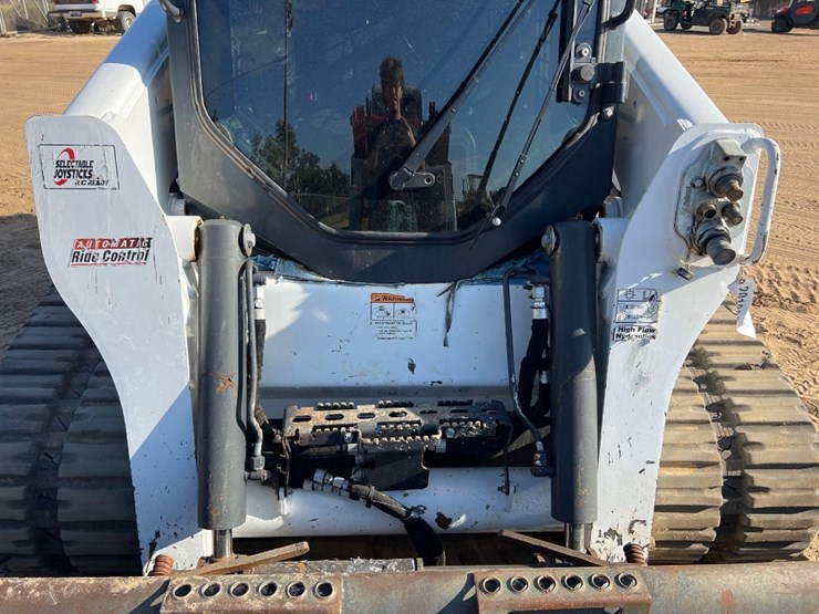 2023-bobcat-t770-image-19