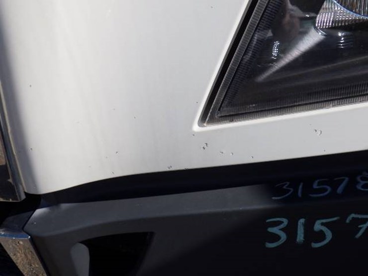 2018-freightliner-cascadia-126-image-2