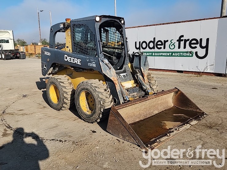 2010-deere-332d-image-7