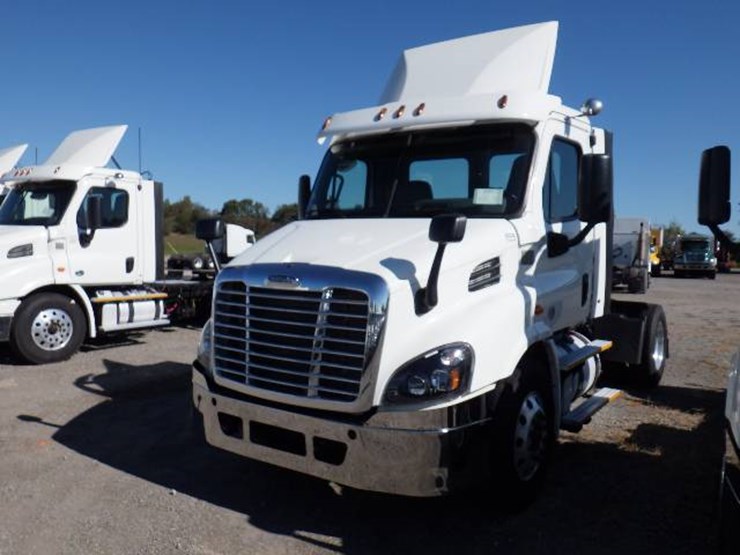 2017-freightliner-cascadia-113-image-1