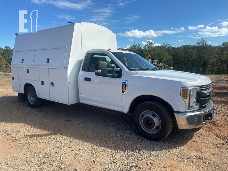 2018-ford-f350-xl-image-2